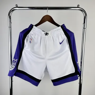 Calção branco masculino do Sacramento Kings para a temporada 2024-25.