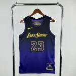 Maglia da uomo Los Angeles Lakers City Edition 2025/26 di LeBron James (modello #23) Maglia da uomo Los Angeles Lakers City Edition LeBron James #23 stagione 2025/26