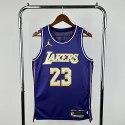 Maglia da uomo Los Angeles Lakers 2026/27 Jordan Edition LeBron James #23 - foto del prodotto Immagine del prodotto: maglia da uomo dei Los Angeles Lakers stagione 2026/27, edizione Jordan, LeBron James #23