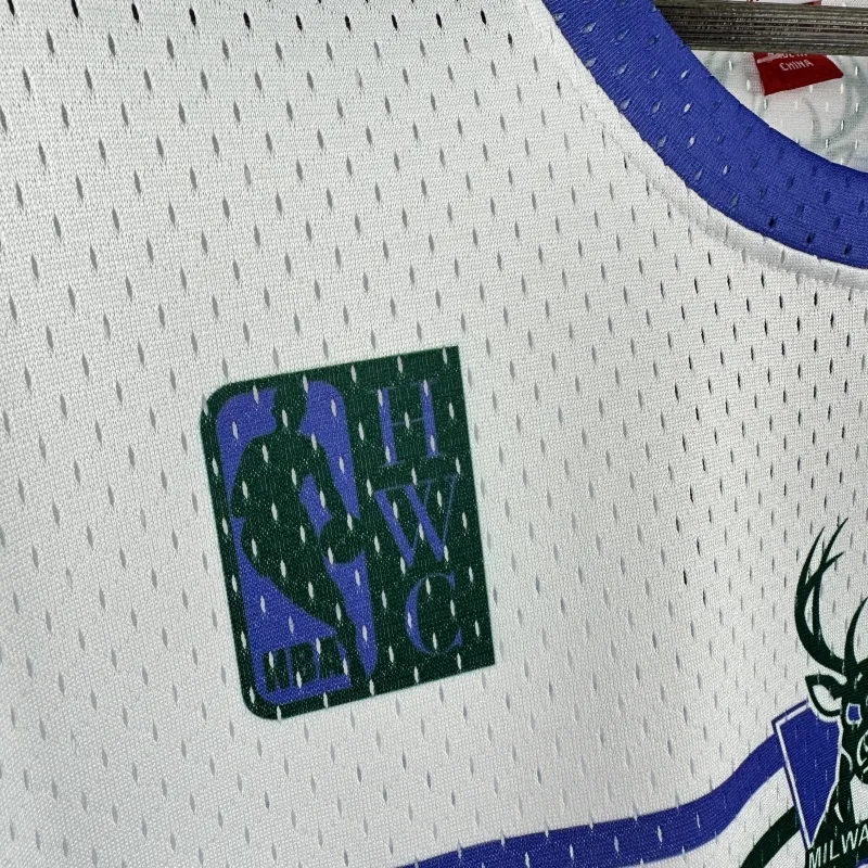 Maglia da uomo a maniche corte Mitchell & Ness Retro dei Milwaukee Bucks stagione 2026/27