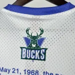 Maglia da uomo a maniche corte Mitchell & Ness Retro dei Milwaukee Bucks stagione 2026/27