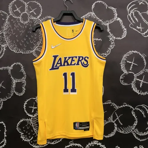 Los Angeles Lakers 75th Anniversary Kyrie Irving #11 Camiseta amarilla de hombre