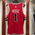Camiseta de hombre de los Chicago Bulls de Derrick Rose (1 punto, 5 tiros, 1 asistencia)