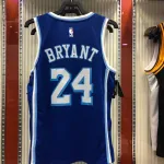Los Angeles Lakers Latin Singer Collaboration Kobe Bryant #24 Maglia da Uomo Blu