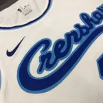 Los Angeles Lakers Retro Latin Singer Collaboration Kyle Kuzma #0 Maglia da Uomo Bianca