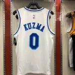 Los Angeles Lakers Retro Latin Singer Collaboration Kyle Kuzma #0 Maglia da Uomo Bianca