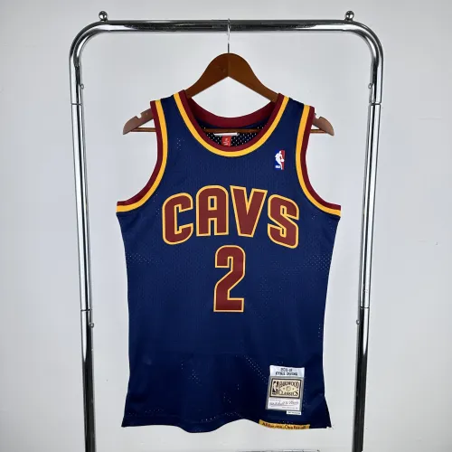 2012/13 Cleveland Cavaliers Mitchell & Ness Classic Kyrie Irving #2 Camisola para homem