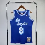 Maillot rétro Mitchell & Ness Kobe Bryant #8 bleu pour homme des Los Angeles Lakers 1996/97 1996/97 Los Angeles Lakers Mitchell & Ness Retro Kobe Bryant #8 Blue Men’s Jersey