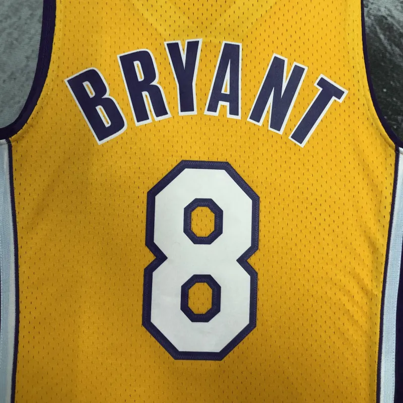 Los Angeles Lakers Mitchell & Ness Retro V-Neck Kobe Bryant #8 Yellow Camiseta de hombre
