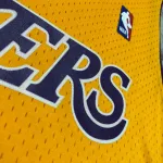 Los Angeles Lakers Mitchell & Ness Retro V-Neck Kobe Bryant #8 Yellow Camiseta de hombre