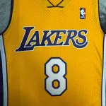 Los Angeles Lakers Mitchell & Ness Retro V-Neck Kobe Bryant #8 Yellow Camiseta de hombre
