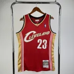 2004/05 Cleveland Cavaliers Mitchell & Ness Classic Red LeBron James #23 Camisola para homem 2004/05 Cleveland Cavaliers Mitchell & Ness Classic Red LeBron James #23 Men’s Jersey