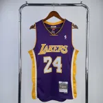 2008/09 Los Angeles Lakers Mitchell & Ness Retro V-Neck Kobe Bryant #24 Camisola roxa para homem 2008/09 Los Angeles Lakers Mitchell & Ness Retro V-Neck Kobe Bryant #24 Purple Men’s Jersey