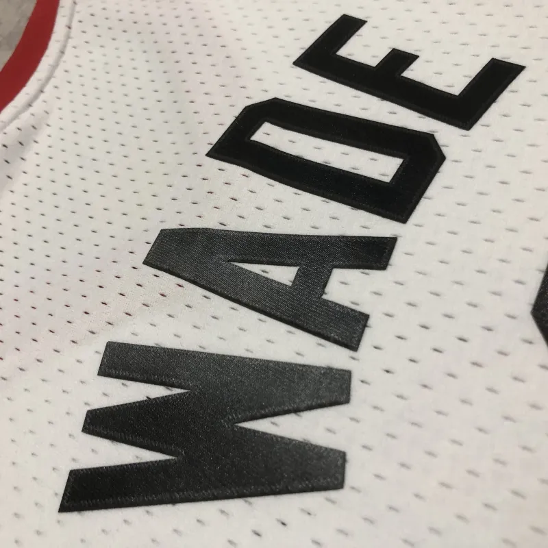 Miami Heat Mitchell & Ness Retro Dwyane Wade #3 Men’s Jersey