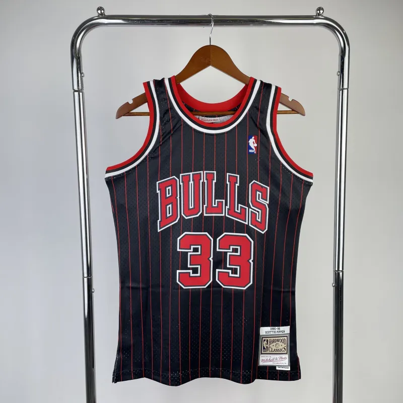 Chicago Bulls Mitchell & Ness Retro Scottie Pippen #33 Men’s Jersey