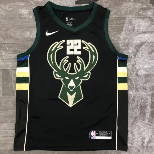 Camisa masculina preta do Khris Middleton do Milwaukee Bucks, modelo #22.
