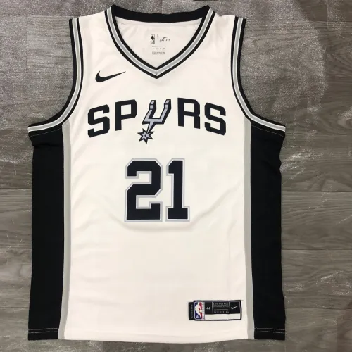 Camisa branca dos San Antonio Spurs com o nome de Tim Duncan (#21) | Camisa Swingman da NBA