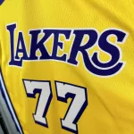 Maglia da uomo Los Angeles Lakers con scollo a V Luka Doncic #77 Giallo