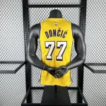 Maglia da uomo Los Angeles Lakers con scollo a V Luka Doncic #77 Giallo