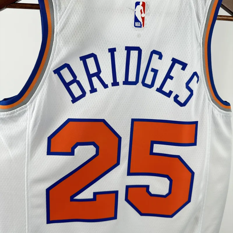 Jersey Mikal Bridges #25 branco dos New York Knicks | Jersey Swingman da NBA