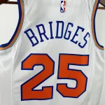 Jersey Mikal Bridges #25 branco dos New York Knicks | Jersey Swingman da NBA