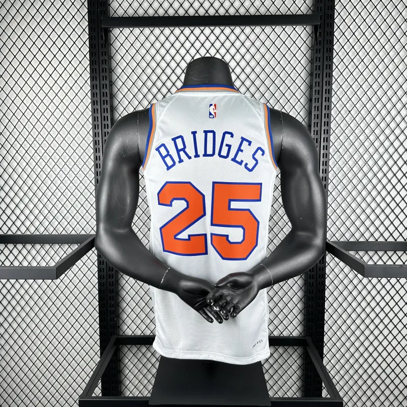 Jersey Mikal Bridges #25 branco dos New York Knicks | Jersey Swingman da NBA