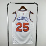 Jersey Mikal Bridges #25 branco dos New York Knicks | Jersey Swingman da NBA