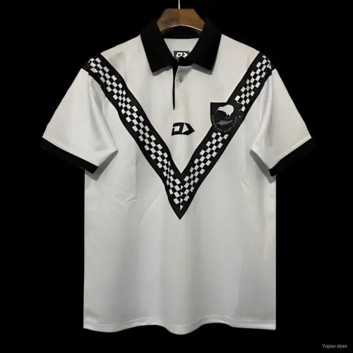 2024 New Zealand Kiwis Jersey branco com padrão em V xadrez preto