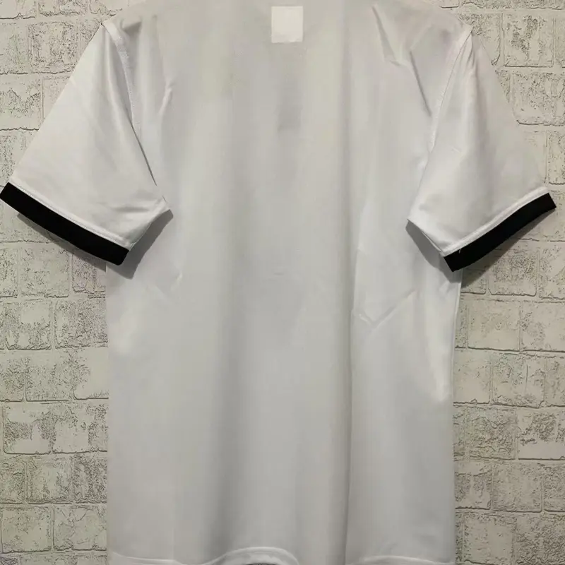 Jersey 2024 dos Kiwis da Nova Zelândia branco com padrão em V xadrez preto