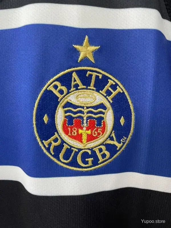 Maglia Bath Rugby 25/26 blu con cerchi bianchi e neri.