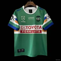 25/26 Canberra Raiders – Trikot in Grün mit weißen, blauen und goldenen Streifen – Produktfoto 24,99 US-Dollar – Trikot der Canberra Raiders in Grün mit weißen, blauen und goldenen Streifen, Größe 25/26