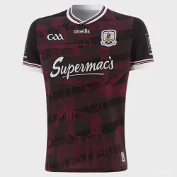 Camisola 25/26 da Galway GAA em castanho-avermelhado com padrão urbano - foto do produto 24,99 dólares – Camisola Galway GAA castanha-avermelhada com padrão de paisagem urbana, tamanho 25/26