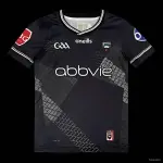 Maglia da bambino 25/26 Sligo GAA nera con motivo geometrico 25/26 Kids Sligo GAA Black with Geometric Pattern Jersey