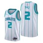 Charlotte Hornets Herren-Trikot Lamelo Ball #2 Jordan Weiß 2020/21 Swingman-Trikot - Association Edition Charlotte Hornets Herren-Trikot Lamelo Ball #2 Jordan White 2020/21 Swingman – Association Edition