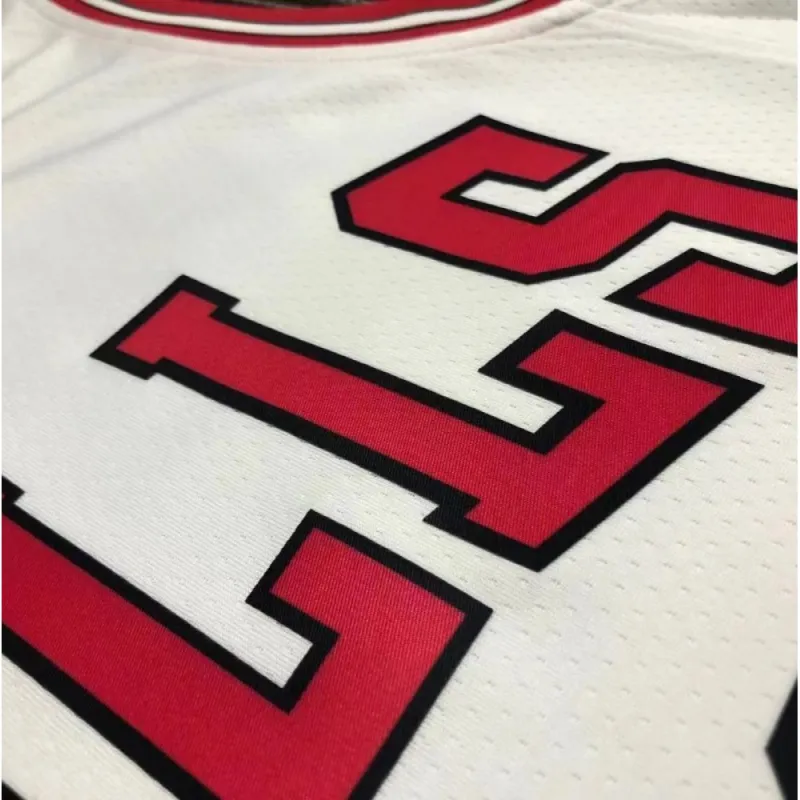 Men's Chicago Bulls Alex Caruso #6 White 2021/22 Diamond Swingman Jersey - Icon Edition