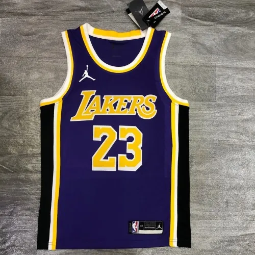 Männer Los Angeles Lakers LeBron James #23 Jordanien lila 20/21 Swingman Jersey - Statement Edition