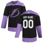 Camisa de treino personalizada preta da adidas do Tampa Bay Lightning para homem, da coleção «Hockey Fights Cancer» Camisola de treino personalizada «Hockey Fights Cancer» da adidas para homem, do Tampa Bay Lightning