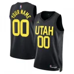 Utah Jazz Unisex 2022/23 Swingman Custom Jersey – Statement Edition – Schwarz Utah Jazz Unisex 2022/23 Swingman Custom Jersey – Statement Edition – Schwarz