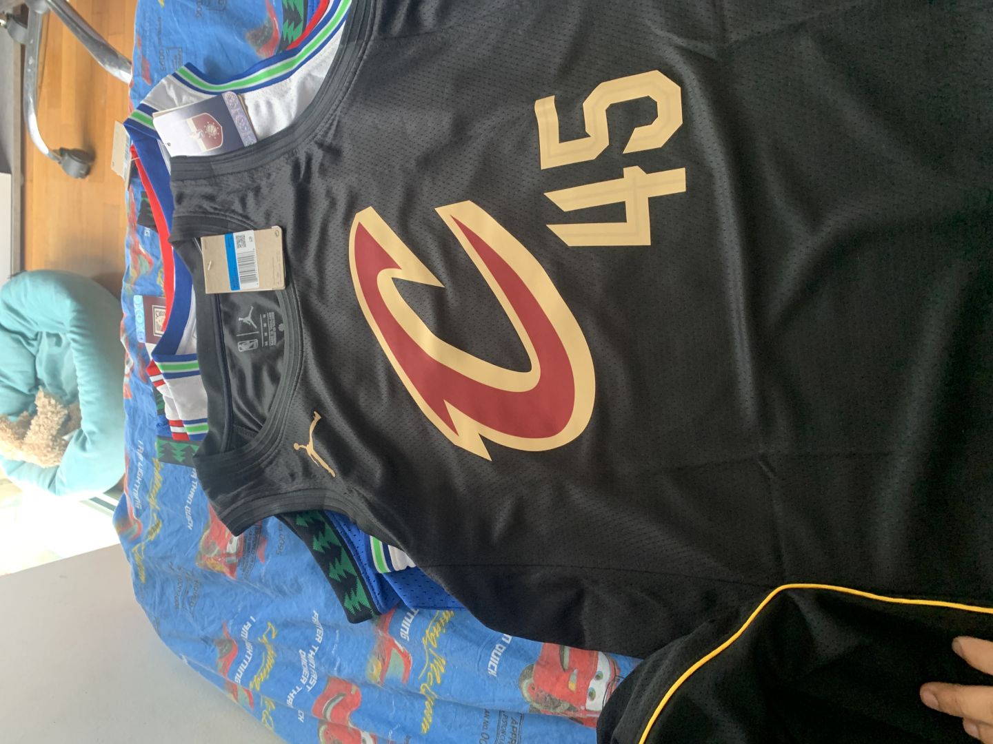 Donovan Mitchell Cleveland Cavaliers Swingman Player Men's Jersey - Statement Edition - Black photo review