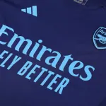 Equipamento de pré-jogo do Arsenal 2024/25