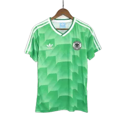 Maillot de football vintage : maillot extérieur rétro de l'Allemagne de 1988 - photo du produit Maillot de football vintage pour homme, modèle rétro « Allemagne » (extérieur) de 1988, vue de face, avec écusson et motif.
