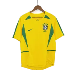 Maglia da calcio vintage: divisa da casa del Brasile in stile retrò del 2002 - foto del prodotto Maglia da calcio vintage da uomo, modello retro della nazionale brasiliana 2002 (divisa da casa), vista frontale, classico design giallo.