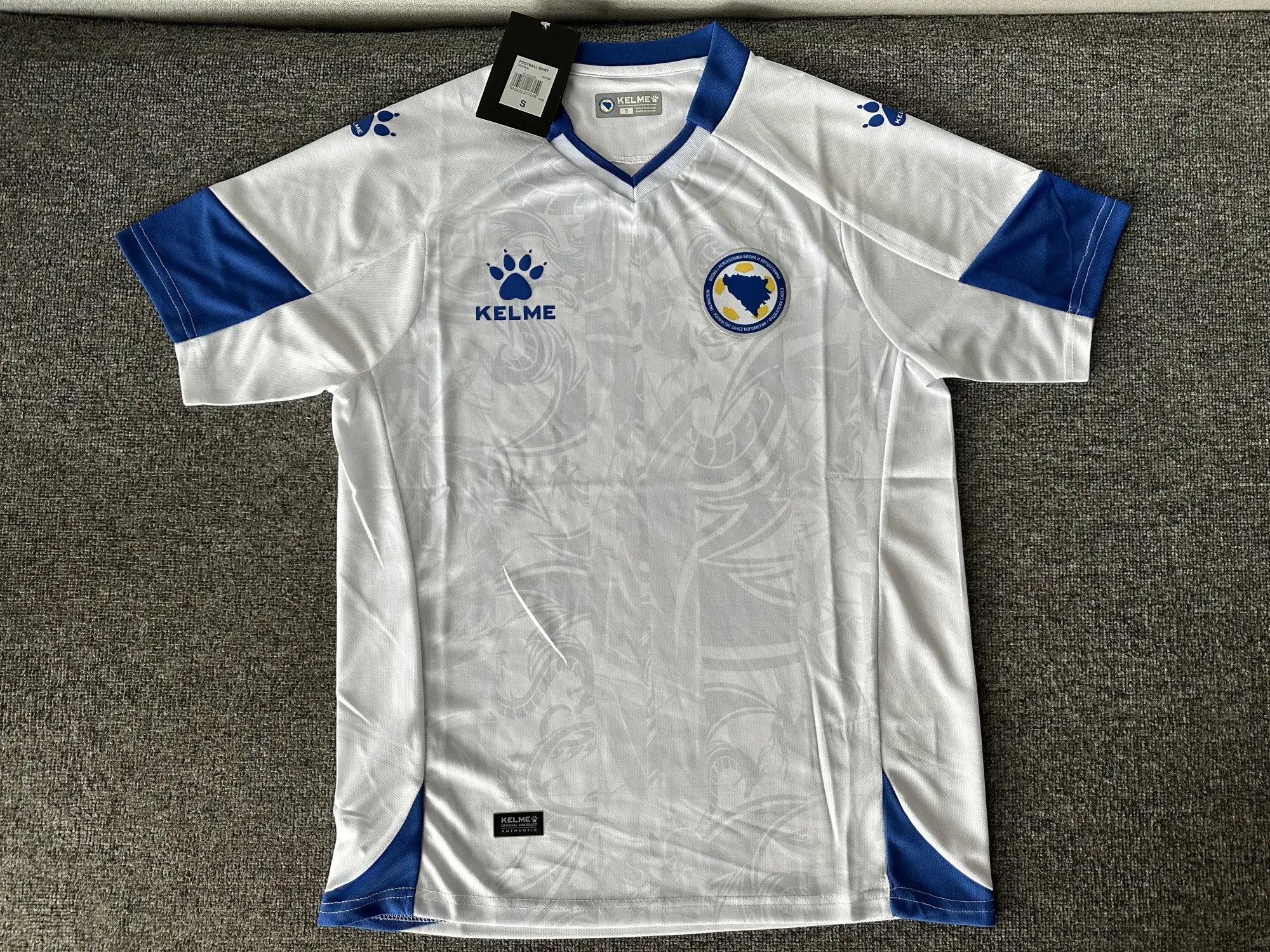 Bosnien und Herzegowina 2026 World Cup Auswärtstrikot Fotoübersicht