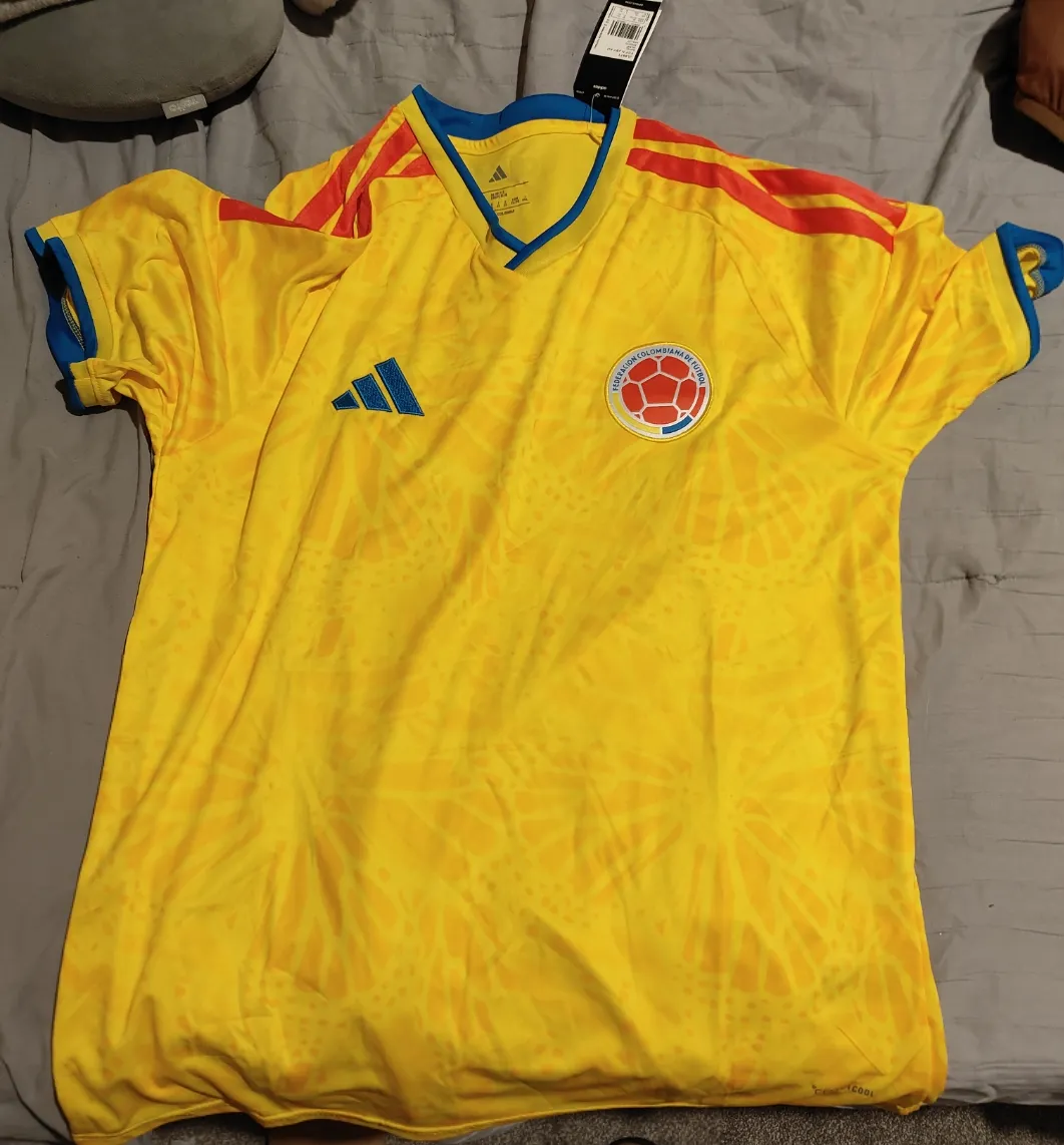 Clique para ver o ecrã inteiro Soccer Jersey Colombia 2026 World Cup Home photo review