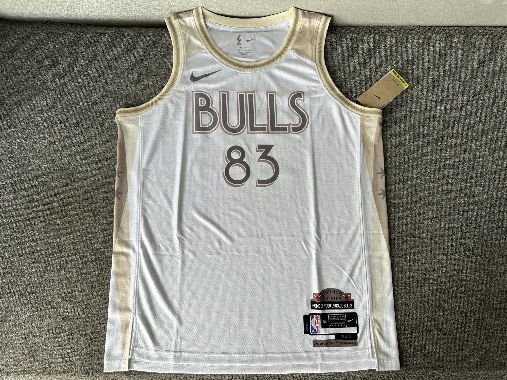 Anklicken für Vollbildansicht 2025/26 Chicago Bulls City Edition Michael Jordan #23 Men's Jersey photo review
