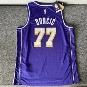 Anklicken für Vollbildansicht 2026/27 Los Angeles Lakers Jordan Edition Luka Doncic #77 Men's Jersey photo review