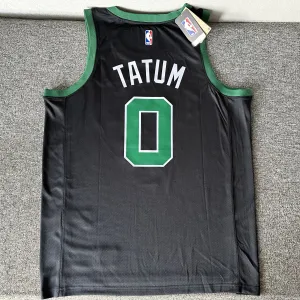 Recensione fotografica della maglia da uomo 2023/24 dei Boston Celtics, edizione Jordan, di Jayson Tatum (#0 Men#039)