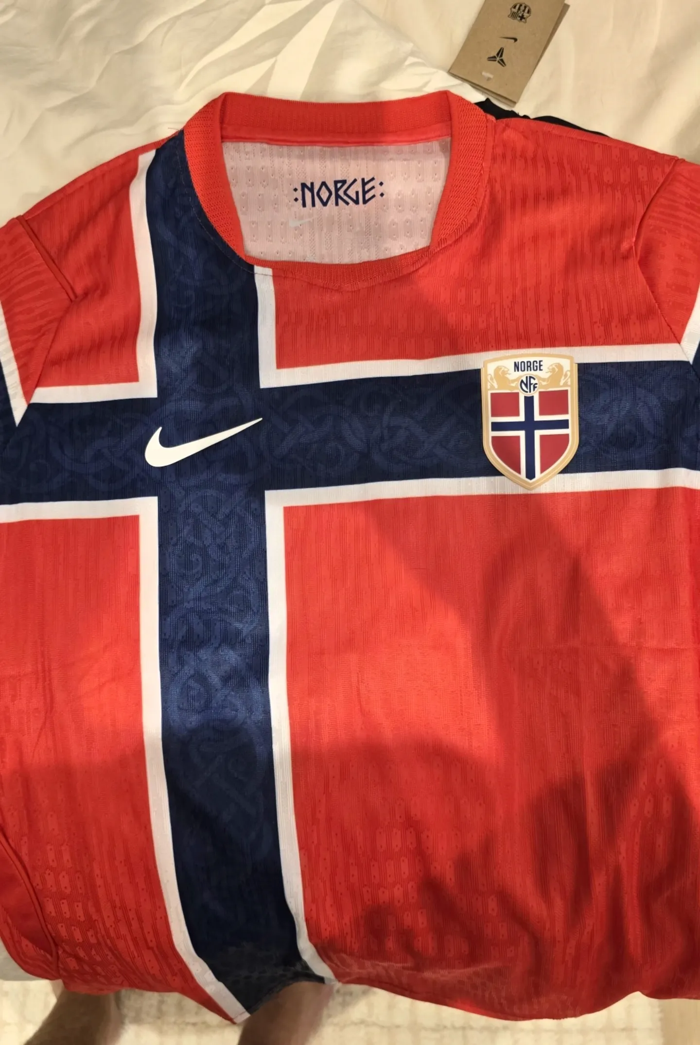 Fare clic per visualizzare lo schermo intero World Cup 2026 Norway Home Jersey Player Version photo review