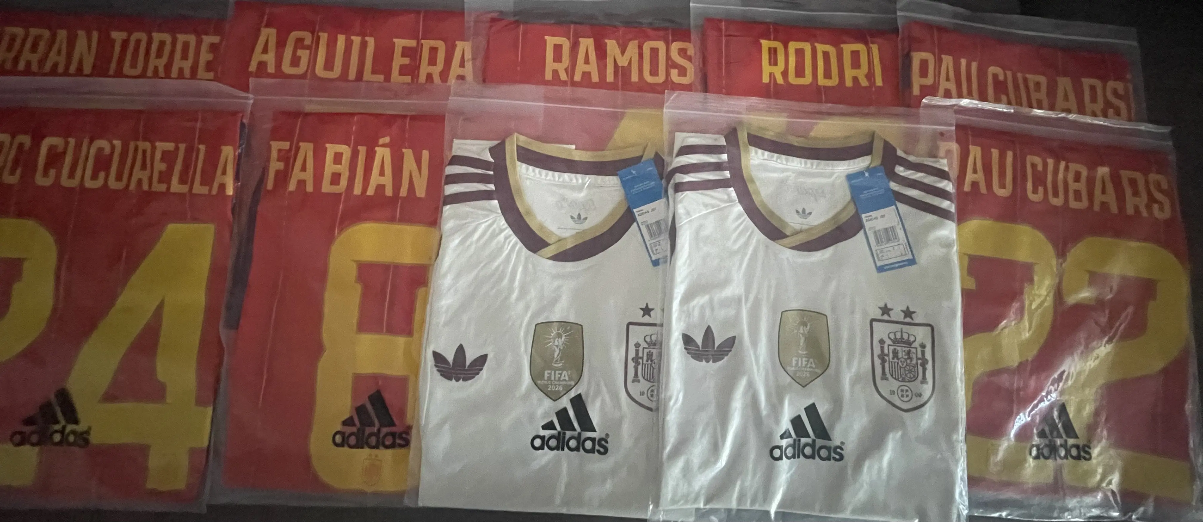 Haga clic para ver la pantalla completa Two Stars 2026 World Cup Spain Home Jersey photo review