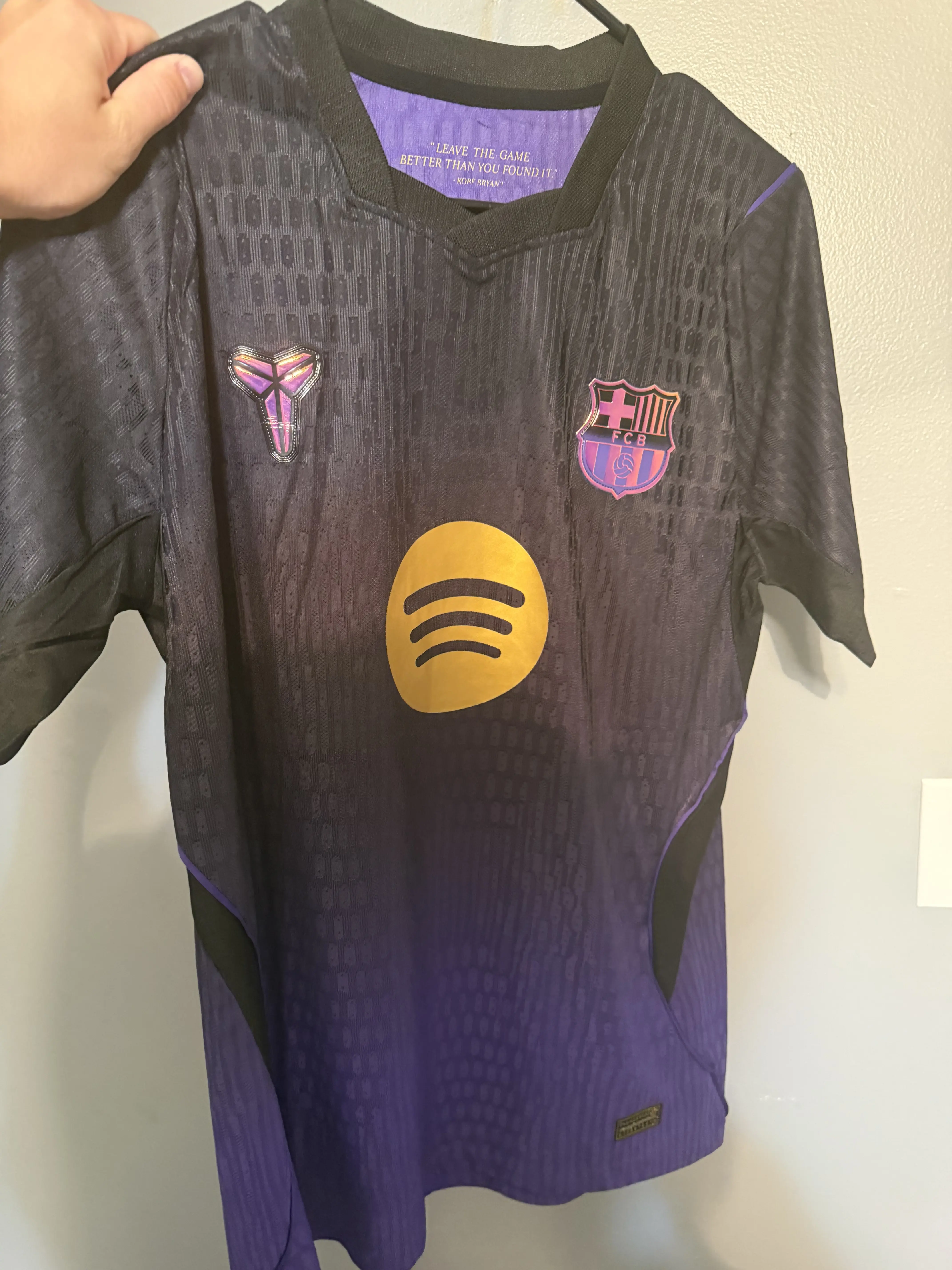Fare clic per visualizzare lo schermo intero Recensione fotografica della maglia da trasferta del Barcellona 26/27, versione da giocatore